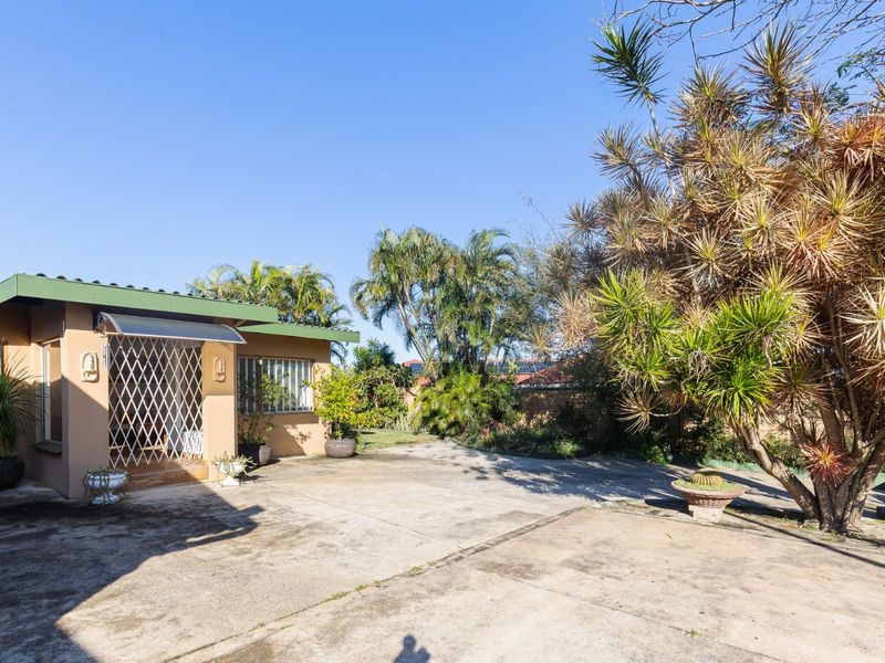 Spacious  Home With Stunning Sea Views - Photo 3