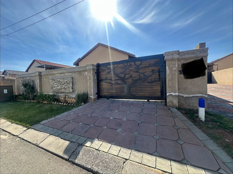 3 Bedroom house for sale in Witpoortjie. - Photo 1