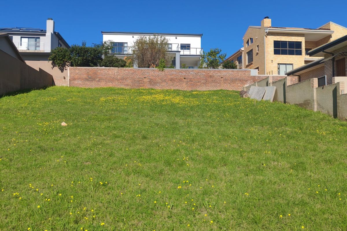 Beautiful plot with building plans in security estate. - Photo 5