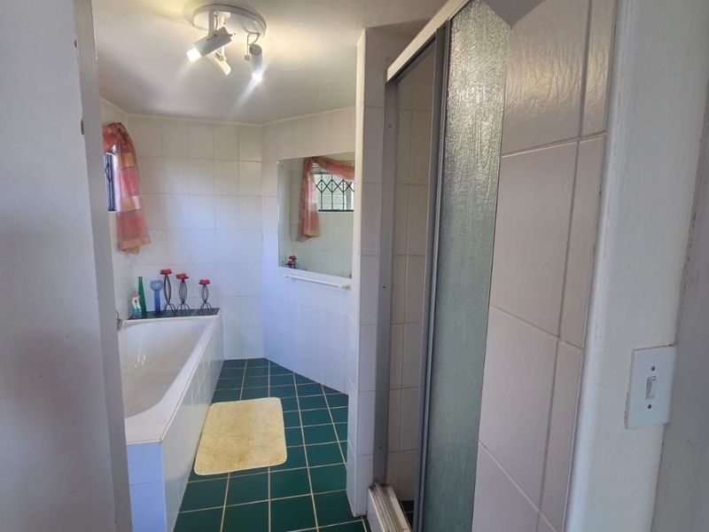 Spacious 5 bed Home in Vaaloewer for Sale - Photo 6