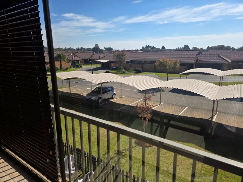 COUNTRY LIFE RETIREMENT VILLAGE FOR OVER 50s - Photo 1
