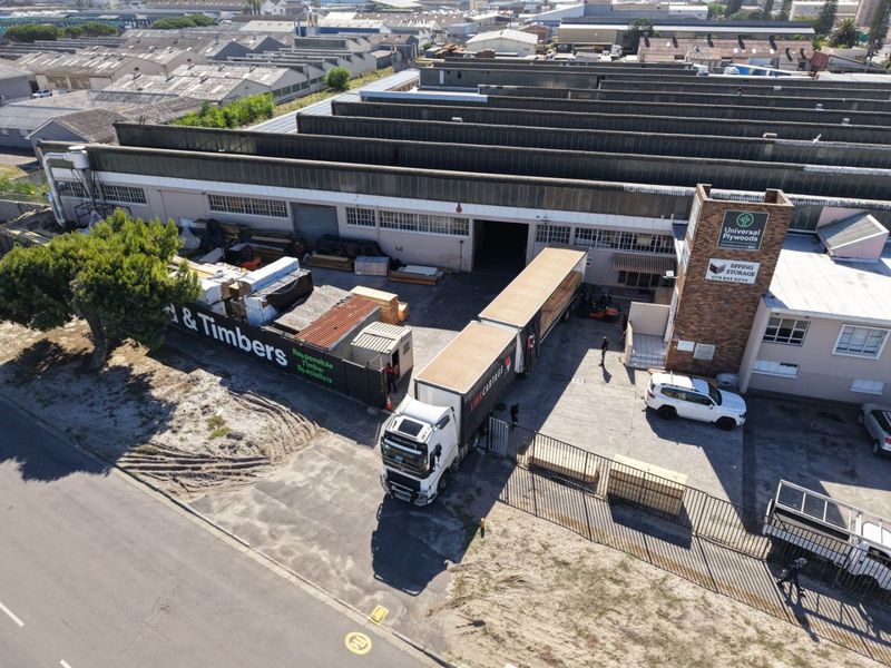 2550m2 Warehouse to Let  - Photo 10
