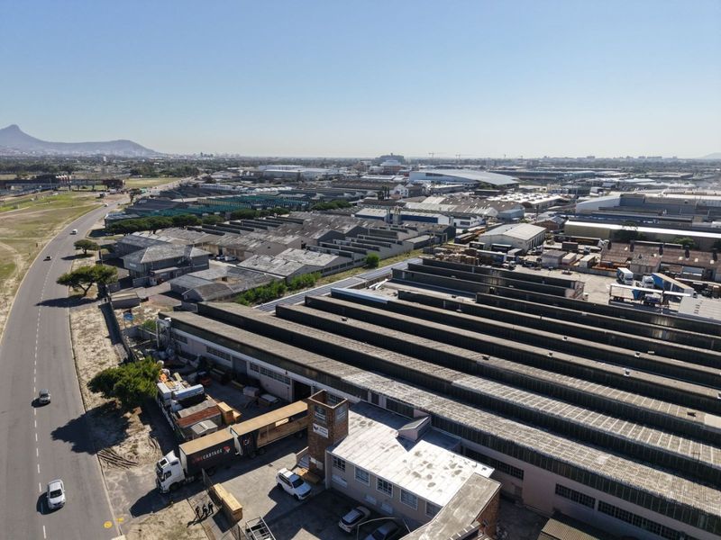2550m2 Warehouse to Let  - Photo 8