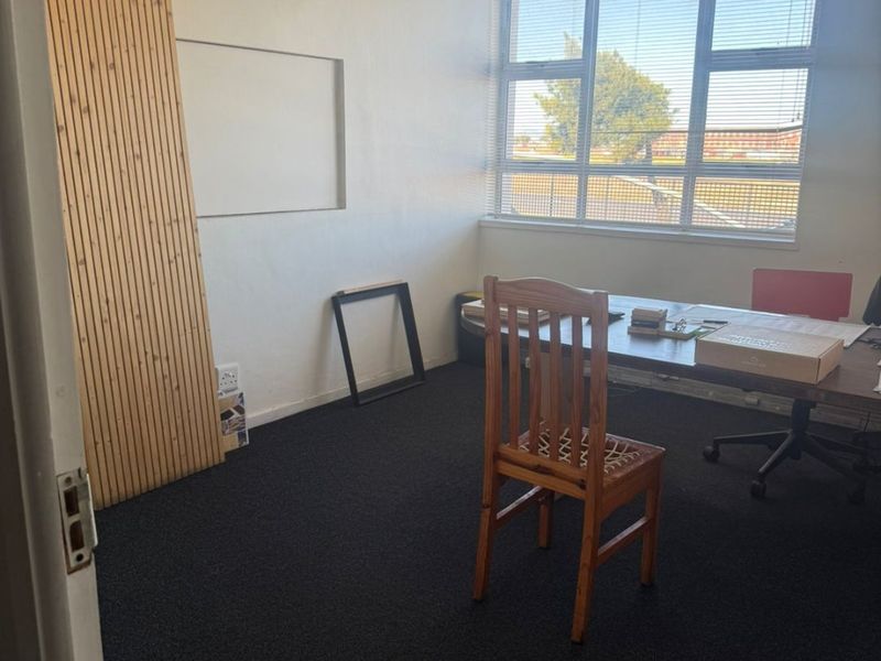 2550m2 Warehouse to Let  - Photo 7