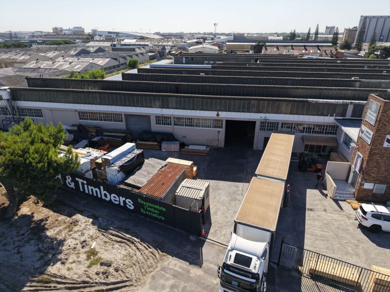 2550m2 Warehouse to Let  - Photo 6