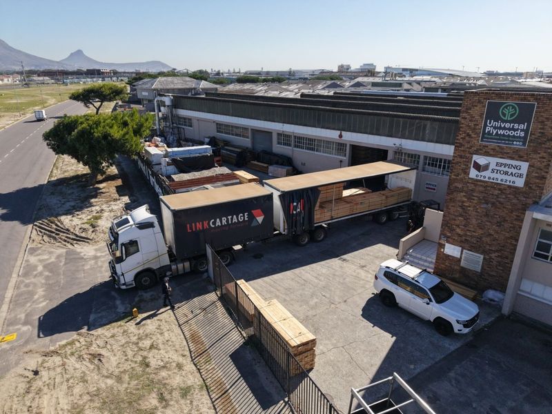 2550m2 Warehouse to Let  - Photo 4