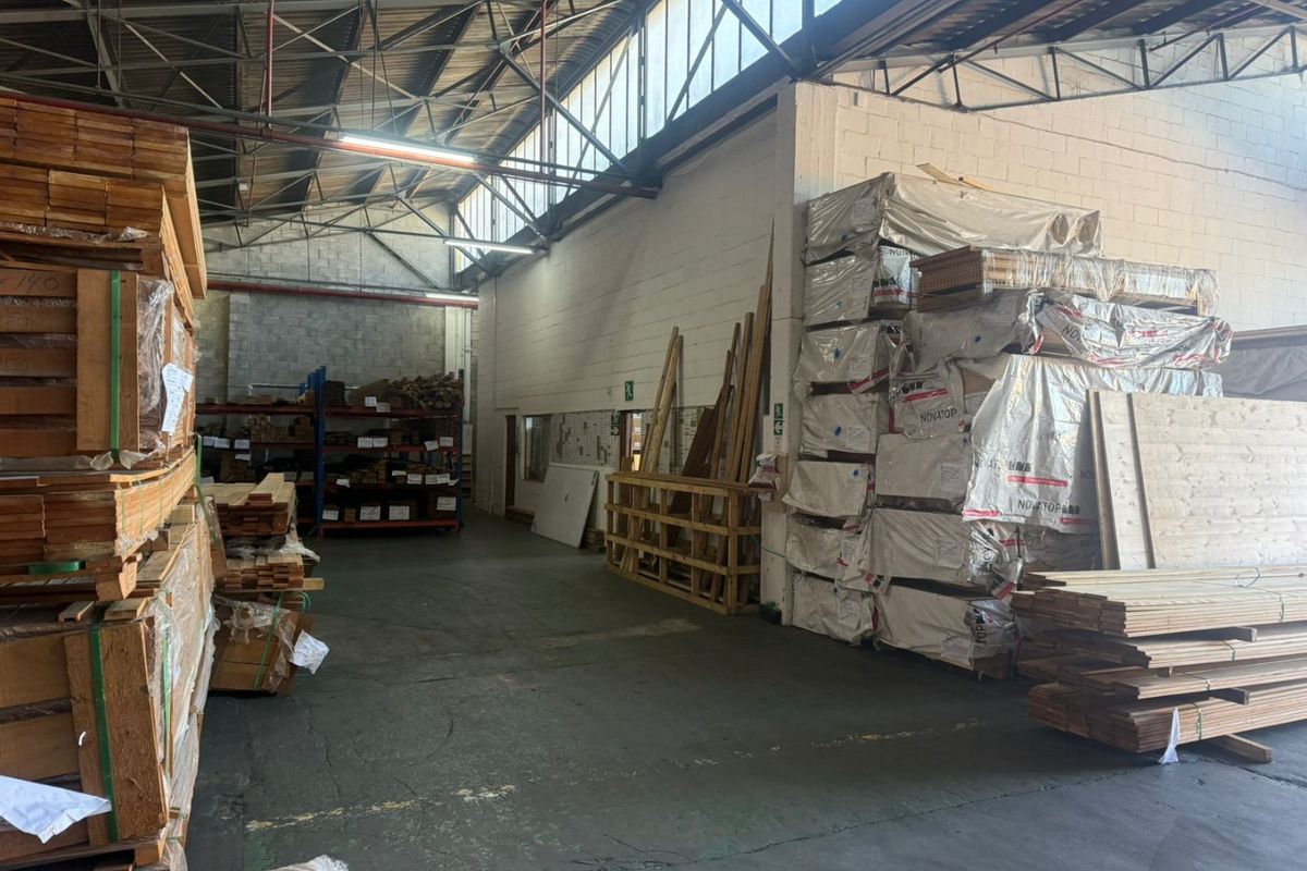 2550m2 Warehouse to Let  - Photo 3