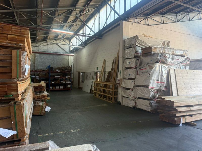 2550m2 Warehouse to Let  - Photo 3