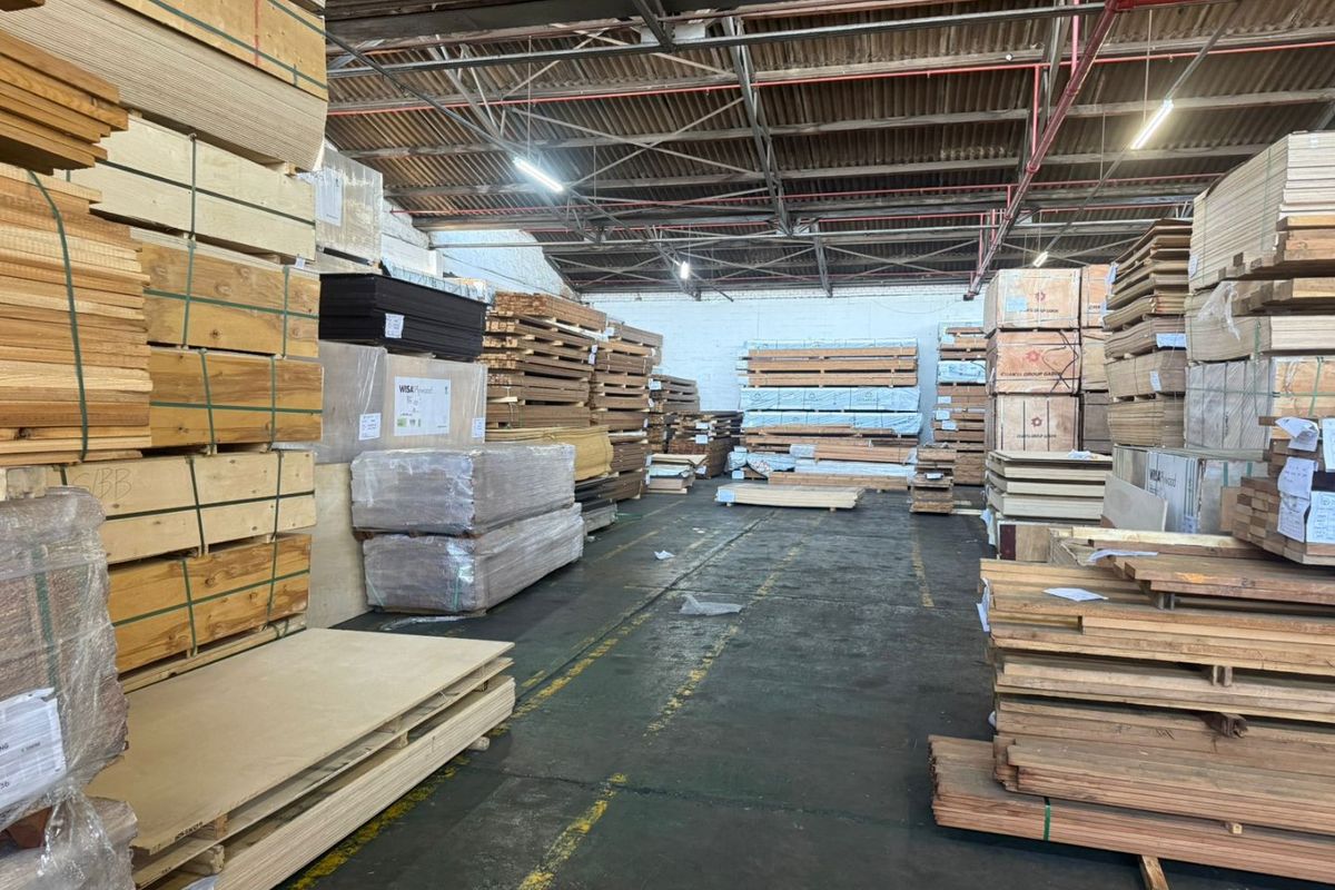 2550m2 Warehouse to Let  - Photo 2