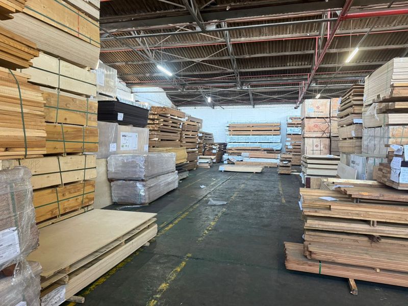 2550m2 Warehouse to Let  - Photo 2