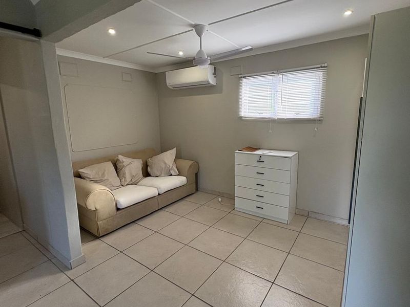 Stylish All Inclusive Bachelor Pad in Westville  - Photo 2