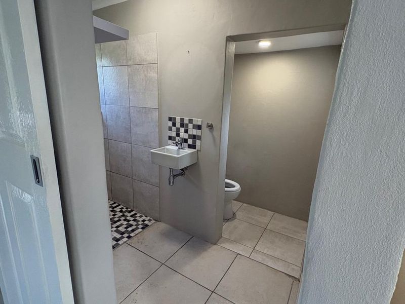 Stylish All Inclusive Bachelor Pad in Westville  - Photo 8