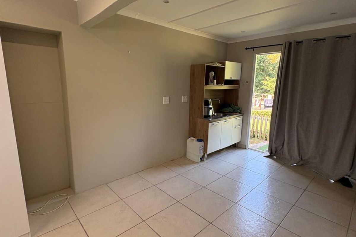 Stylish All Inclusive Bachelor Pad in Westville  - Photo 4