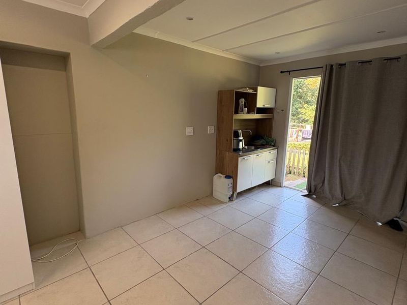 Stylish All Inclusive Bachelor Pad in Westville  - Photo 4