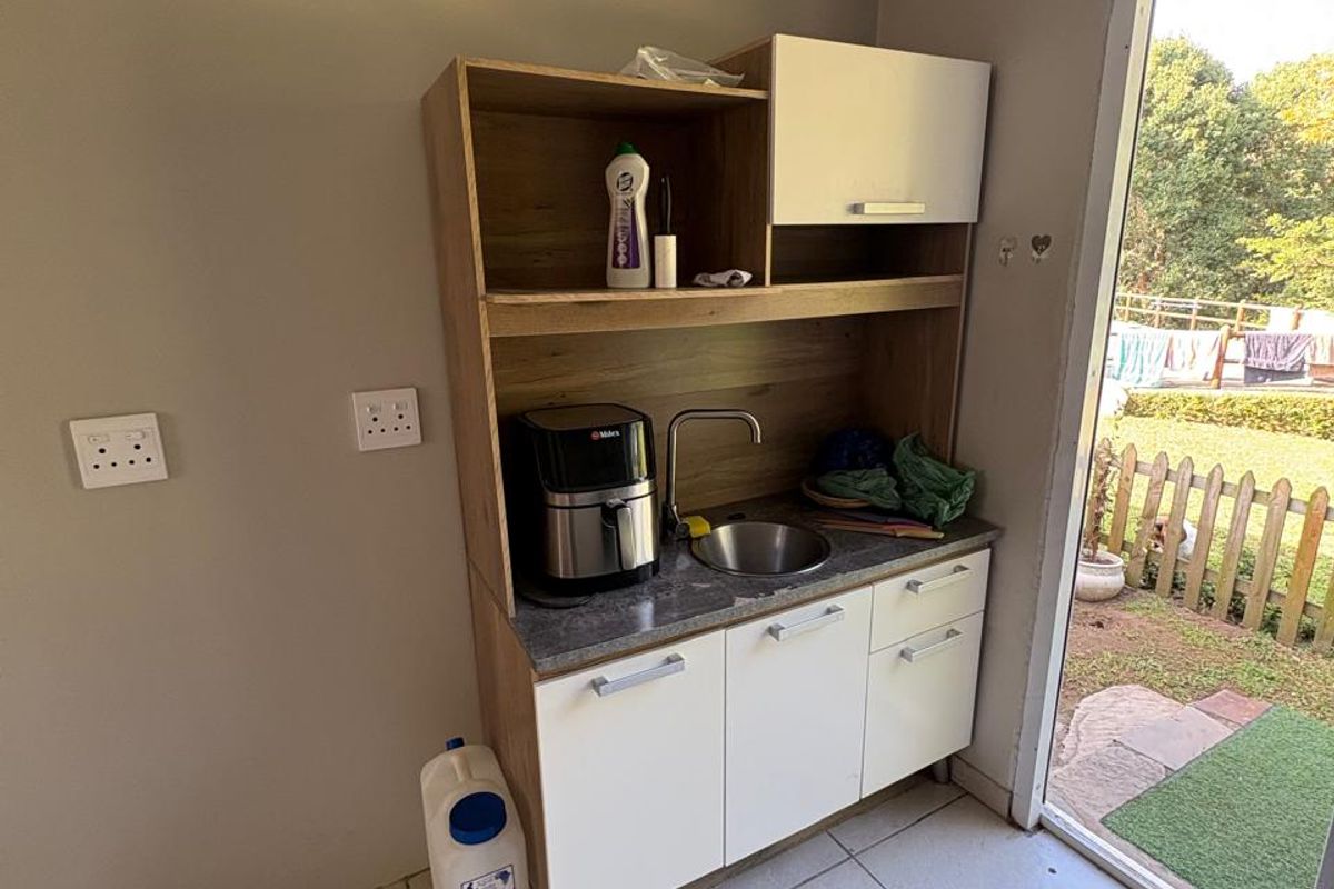 Stylish All Inclusive Bachelor Pad in Westville  - Photo 3