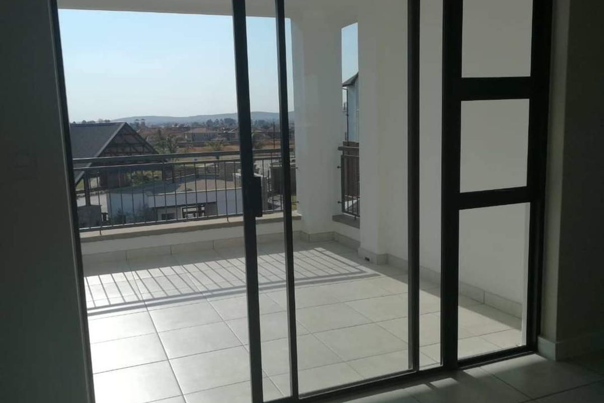 Modern Top-Floor Penthouse Apartment To Rent at The Blyde Riverwalk Estate - Photo 4