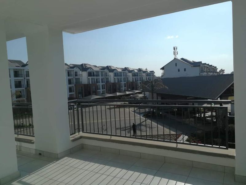 Stylish Top-Floor 2-Bedroom Apartment with Spacious Double Balcony | The Blyde Riverwalk Estate - Photo 3