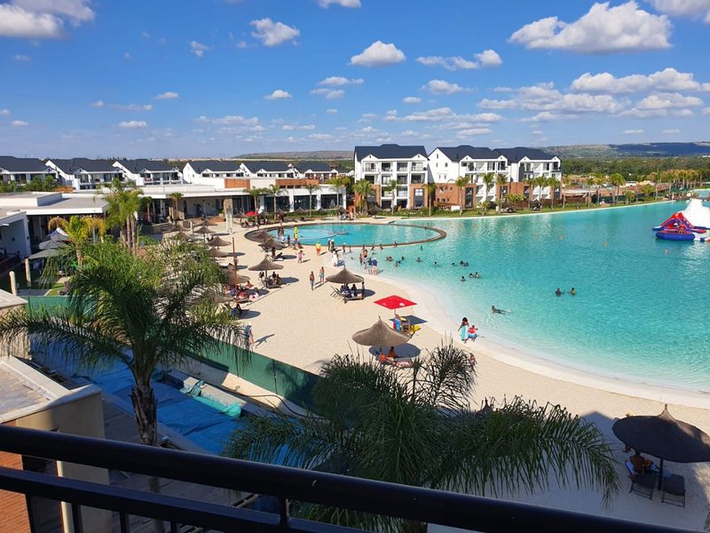 Stylish Top-Floor 2-Bedroom Apartment with Spacious Double Balcony | The Blyde Riverwalk Estate - Photo 1