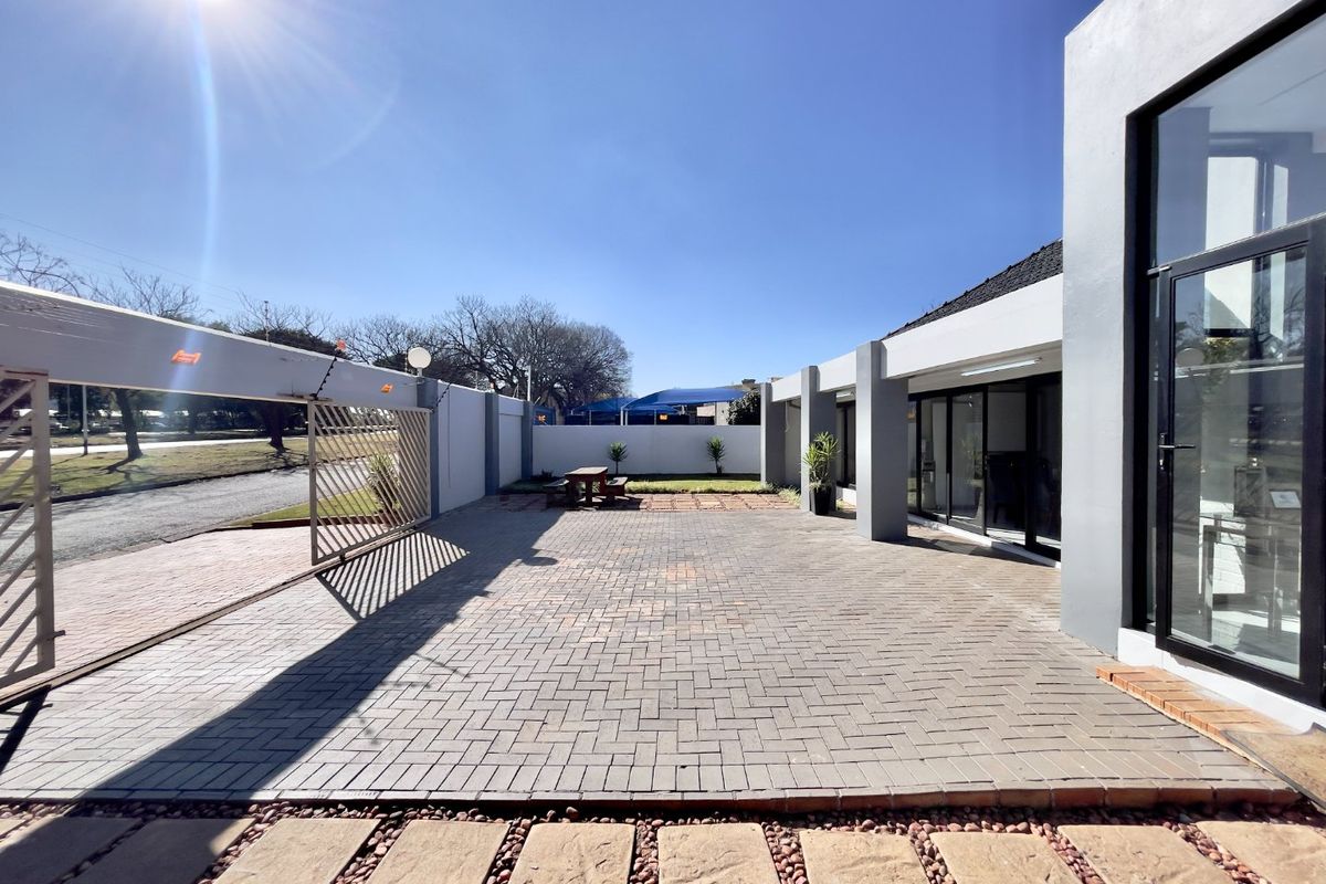 Modern Commercial Property TO RENT | Prime Rondebult Road Location Boksburg  - Photo 3