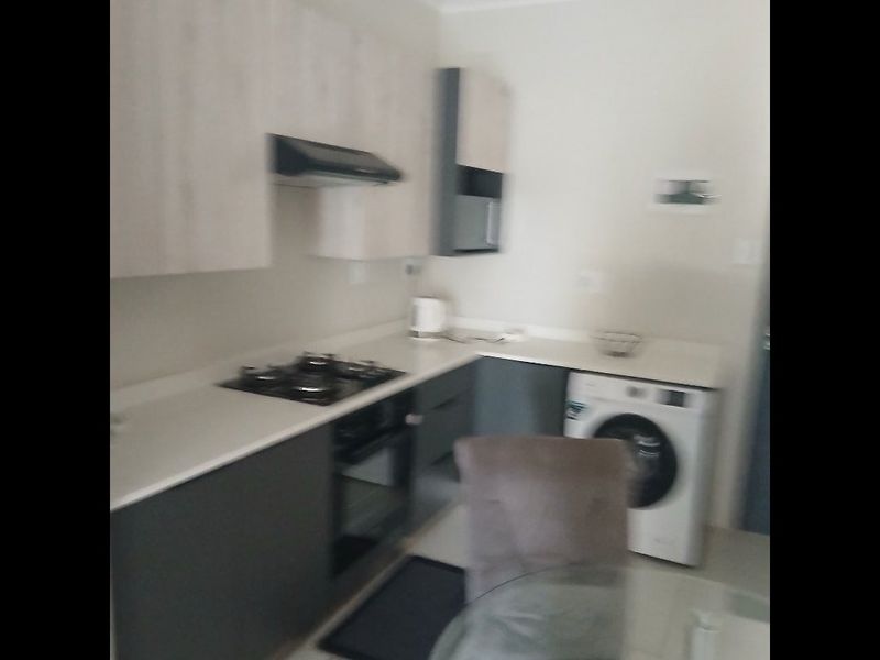 a  very bright 2 bedroom 2 bath apartment   in Carlswald                                                                              - Photo 10