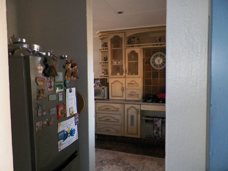 DUEL MANDATE -2Bed, 1Bath, 1 Garage Townhouse for Sale in Clubview Centurion - Photo 5