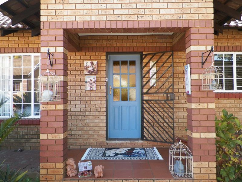 DUEL MANDATE -2Bed, 1Bath, 1 Garage Townhouse for Sale in Clubview Centurion - Photo 3