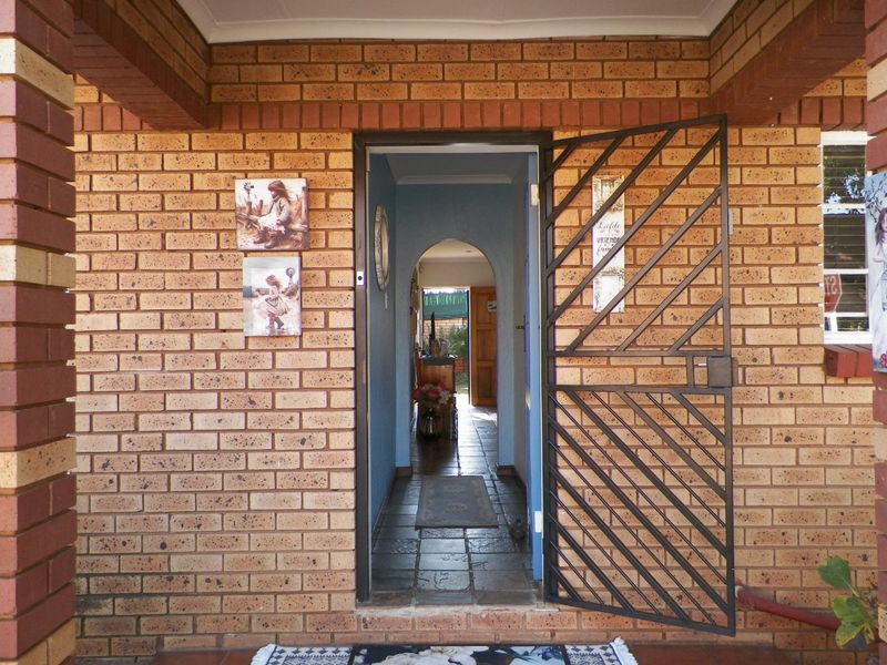 DUEL MANDATE -2Bed, 1Bath, 1 Garage Townhouse for Sale in Clubview Centurion - Photo 4