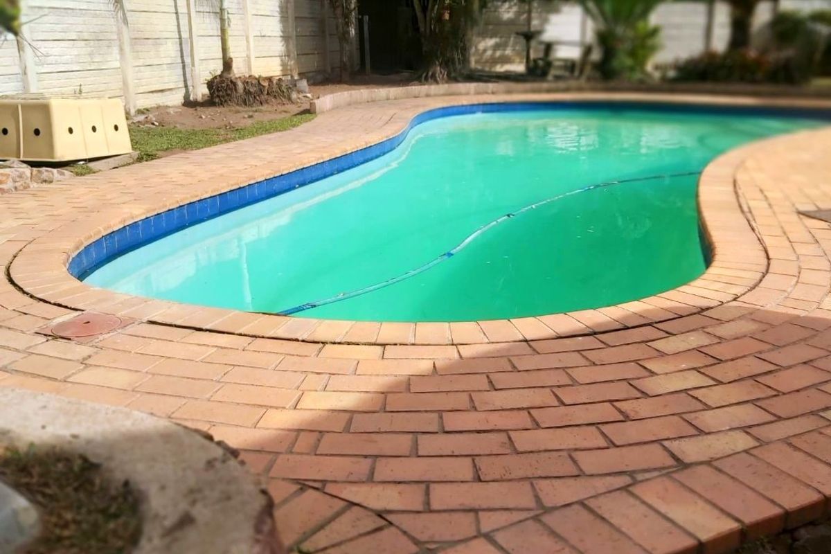 Exclusive Mandate - Wonderful Family Home in Padfield Park - Photo 2