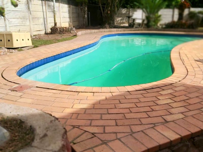 Exclusive Mandate - Wonderful Family Home in Padfield Park - Photo 2