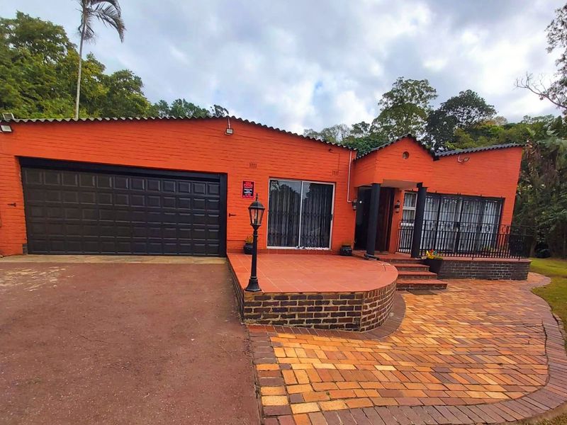 Exclusive Mandate - Wonderful Family Home in Padfield Park - Photo 1