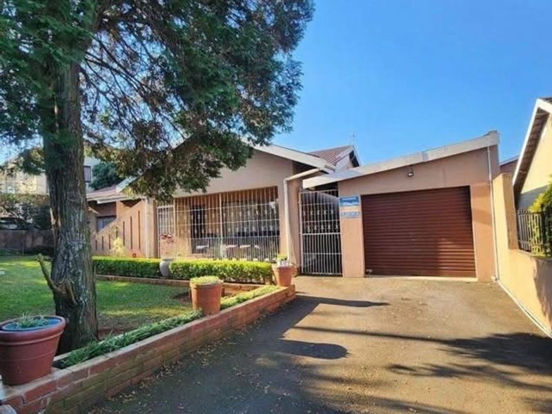 Discover Refined Family Living in a Sought After Location  - Photo 2