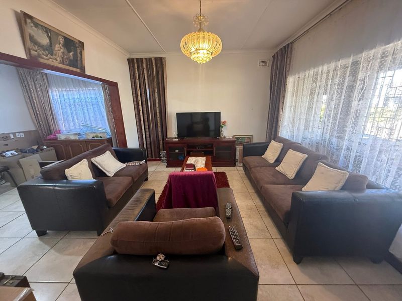 Discover Refined Family Living in a Sought After Location  - Photo 9