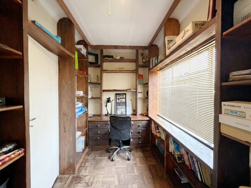 Spacious Family Home with Income-Generating Flatlet and Swimming Pool - Photo 7