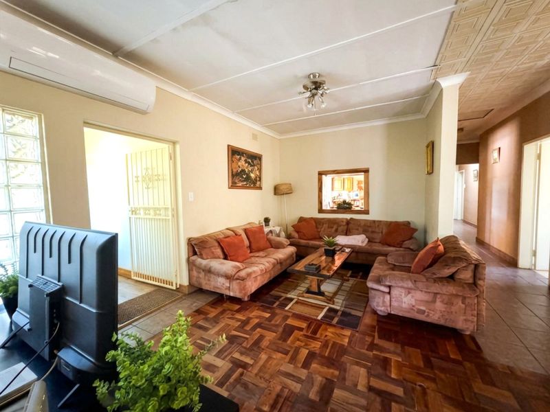 Spacious Family Home with Income-Generating Flatlet and Swimming Pool - Photo 6