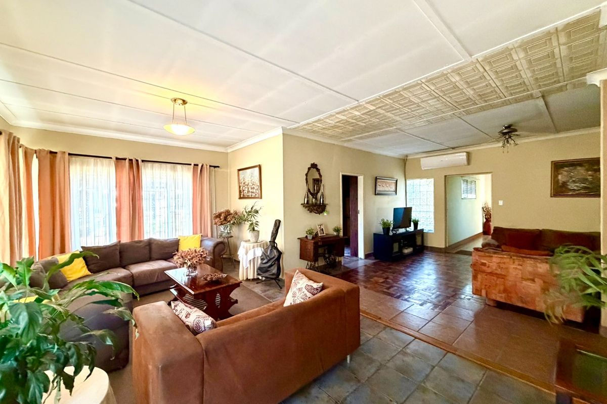 Spacious Family Home with Income-Generating Flatlet and Swimming Pool - Photo 4