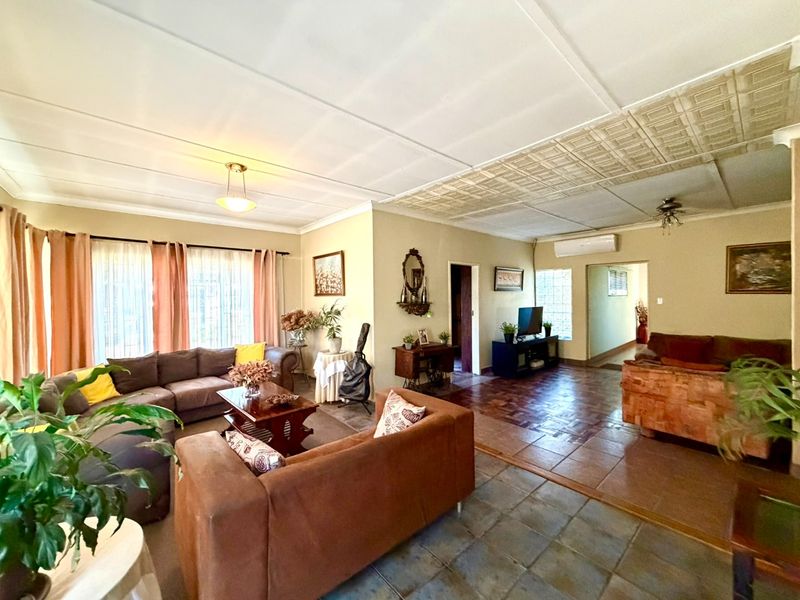 Spacious Family Home with Income-Generating Flatlet and Swimming Pool - Photo 4