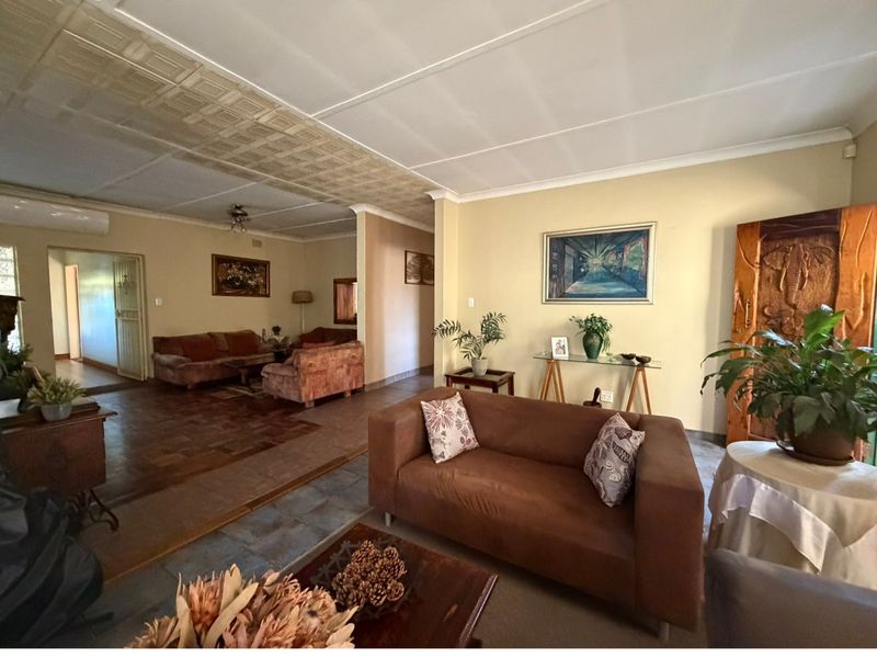 Spacious Family Home with Income-Generating Flatlet and Swimming Pool - Photo 2