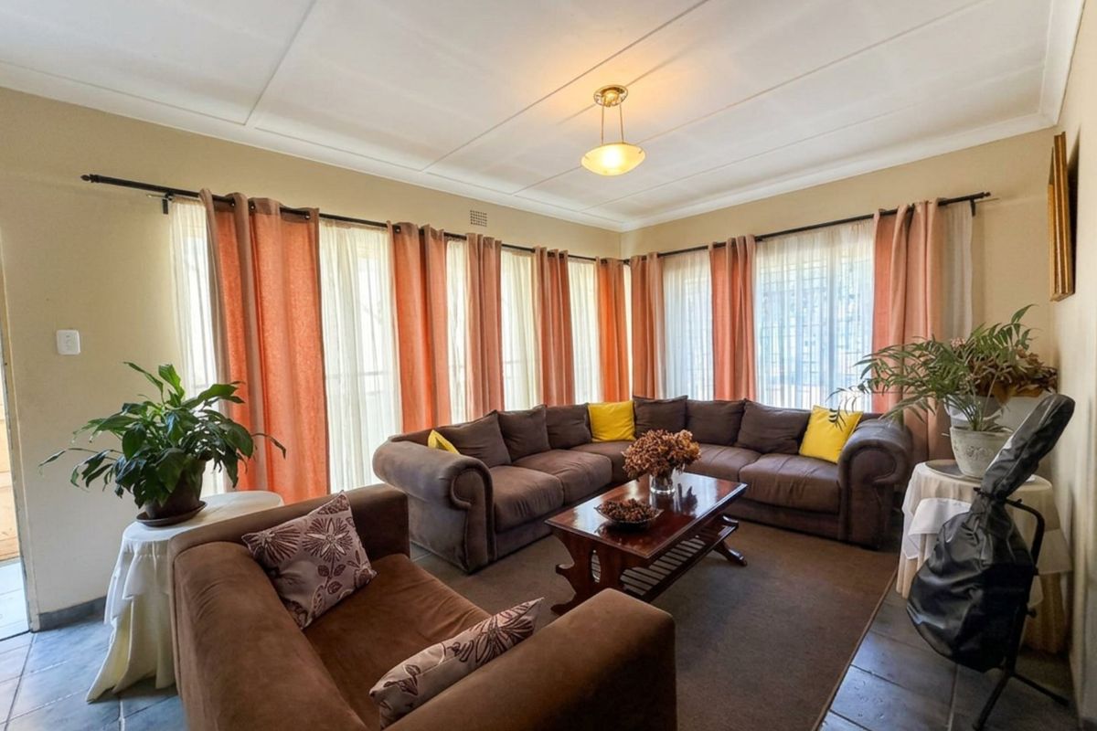 Spacious Family Home with Income-Generating Flatlet and Swimming Pool - Photo 3