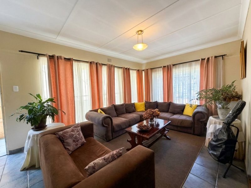 Spacious Family Home with Income-Generating Flatlet and Swimming Pool - Photo 3