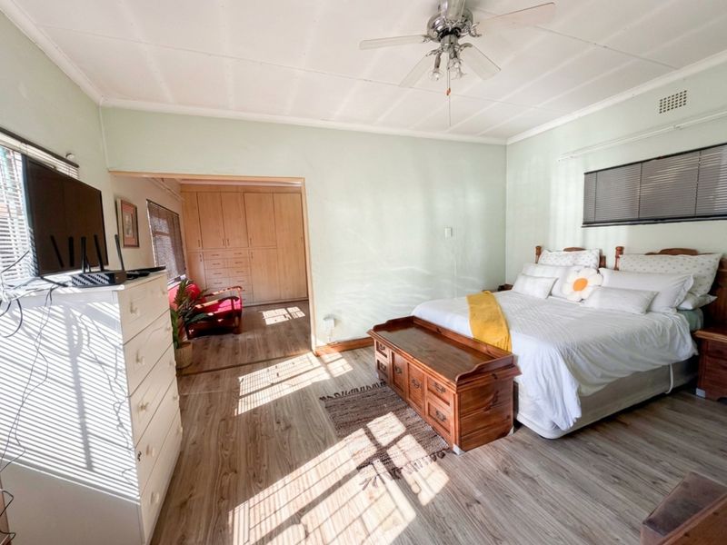 Spacious Family Home with Income-Generating Flatlet and Swimming Pool - Photo 10