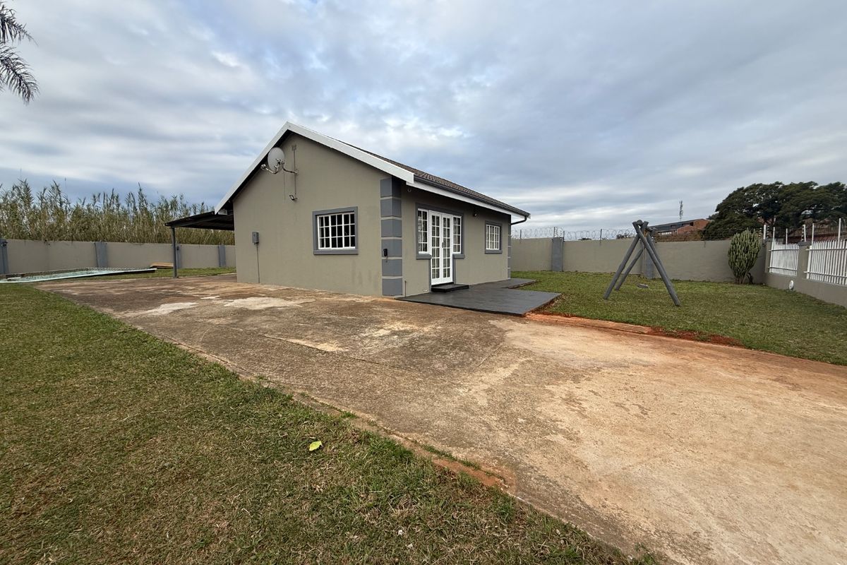 Cosy home with Stunning Views & Endless Potential - A Fantastic Investment Opportunity!! - Photo 3