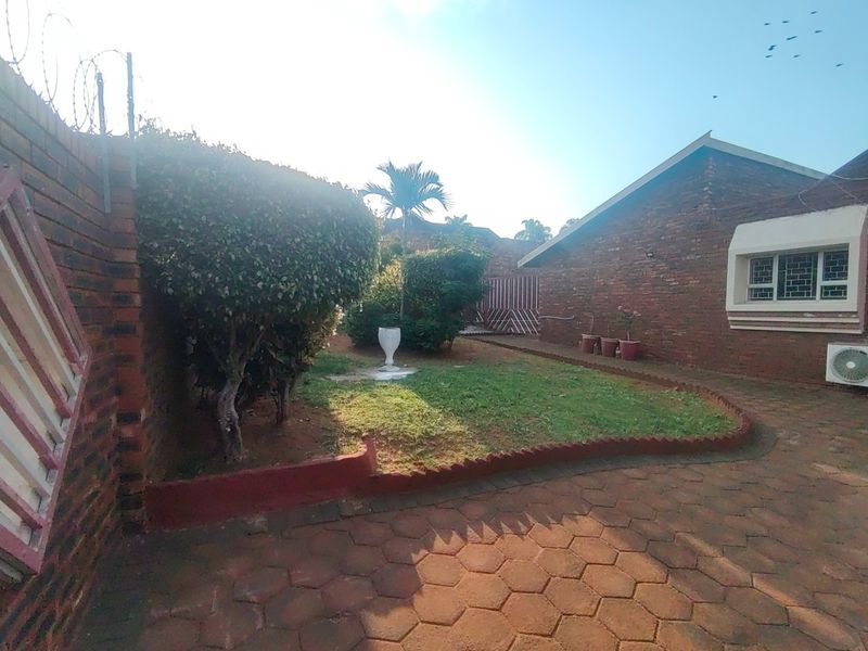 5 bedroom(4 ensuit)house for Sale in Isipingo Hills  - Photo 8