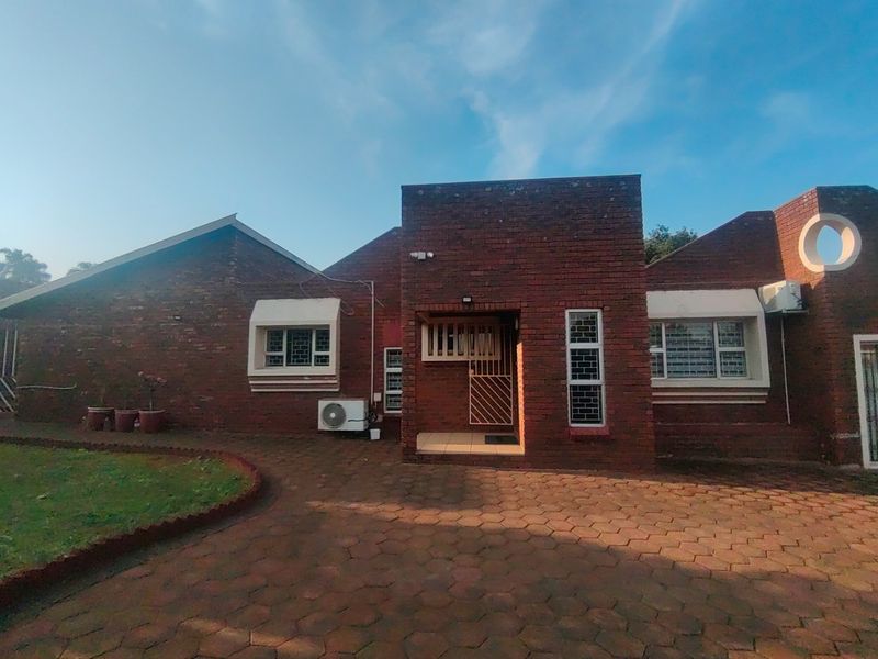 5 bedroom(4 ensuit)house for Sale in Isipingo Hills  - Photo 7