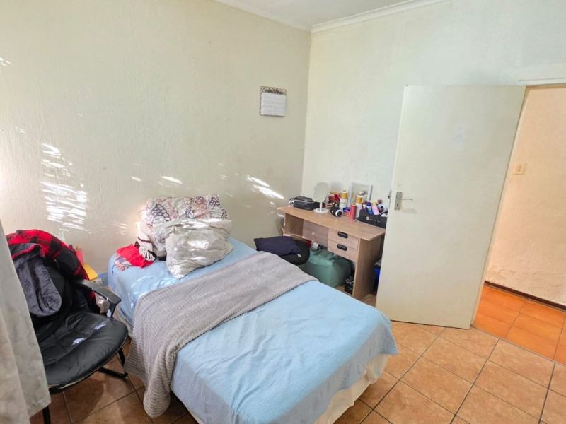 SPACIOUS FAMILY HAVEN WITH GRANNY FLAT, POOL & ENTERTAINMENT AREA! - Photo 7