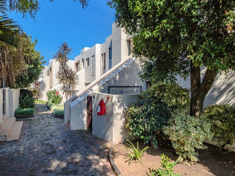 LOCK-UP-AND-GO LIVING IN A SECURE, PET-FRIENDLY COMPLEX! - Photo 3
