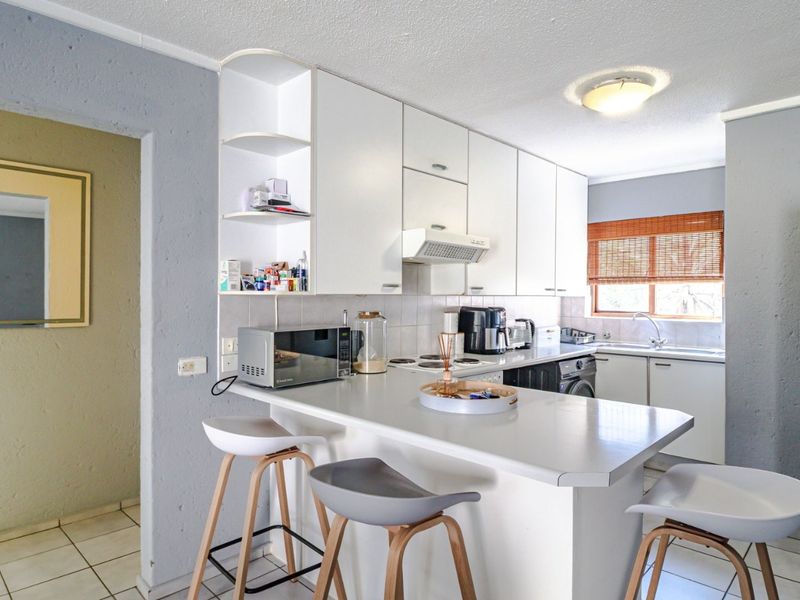 LOCK-UP-AND-GO LIVING IN A SECURE, PET-FRIENDLY COMPLEX! - Photo 10