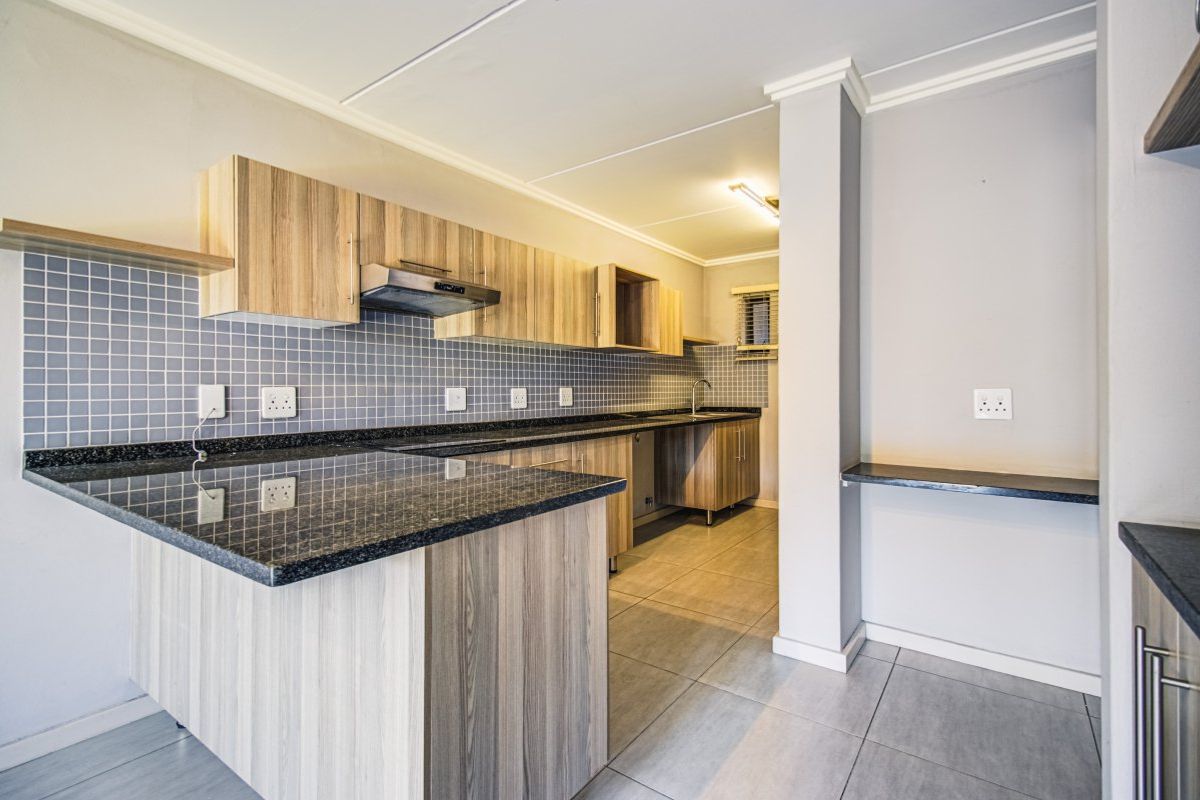MODERN, PET-FRIENDLY LIVING WITH GREAT COMPLEX AMENITIES! - Photo 3
