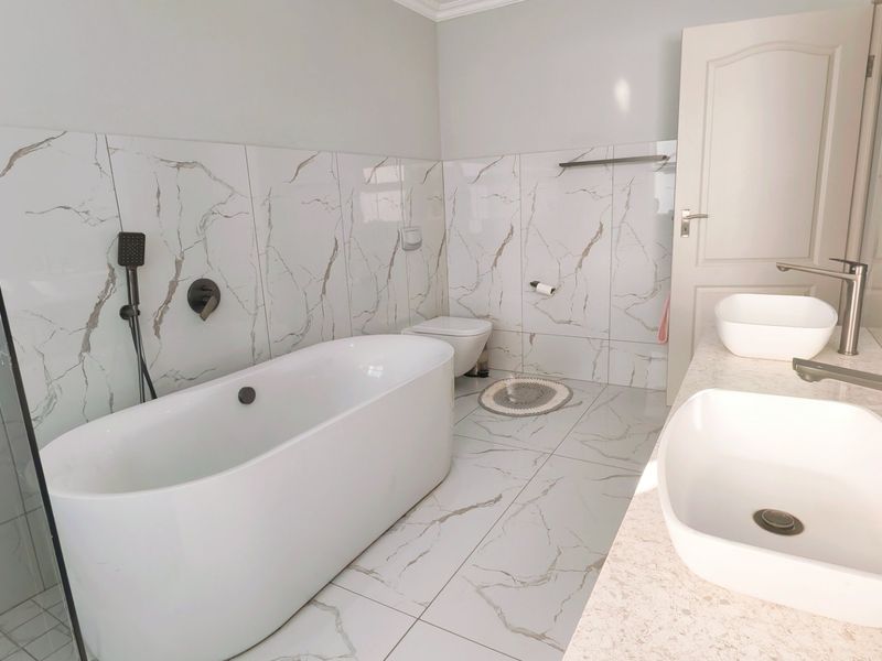 Elegant Modern Duette with Views and Premium Finishes - Photo 10