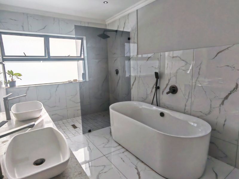 Elegant Modern Duette with Views and Premium Finishes - Photo 9
