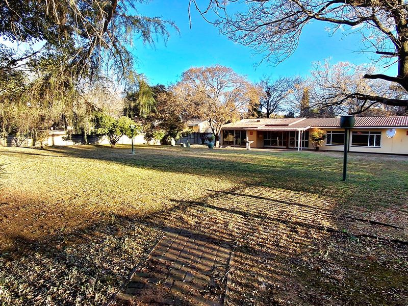 Spacious 4-Bedroom Family Home with 3 Living Areas & Huge Yard in Prime Sasolburg Location - Photo 1